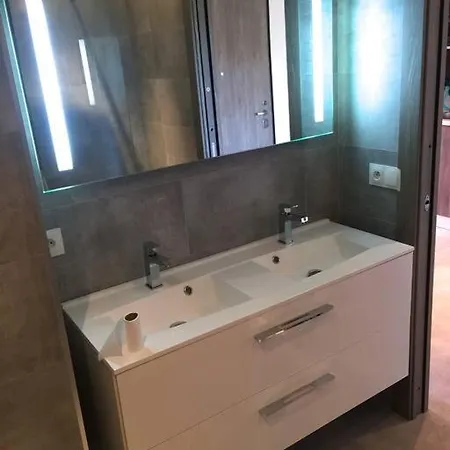 Grand Moderne Confort アパート *